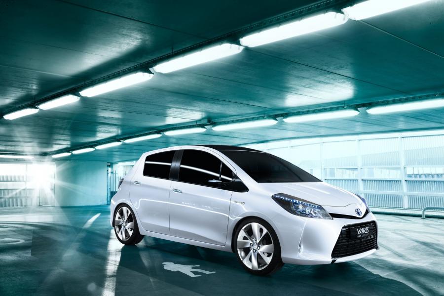  Toyota Yaris HSD Concept 2011 года  (фото 3 из 18)